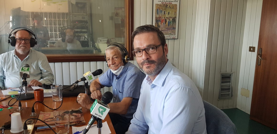 EL ALCALDE DE PALMA, JOSÉ HILA VISITA LOS ESTUDIOS DE RADIO BALEAR