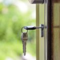 ¿COMPRAR AHORA O ESPERAR? EL PRECIO DE LA VIVIENDA PUEDE PESAR MÁS QUE UNA BAJADA DE TIPOS