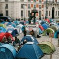 ¿ES LEGAL ACAMPAR EN UN ESPACIO PÚBLICO COMO PROTESTA?