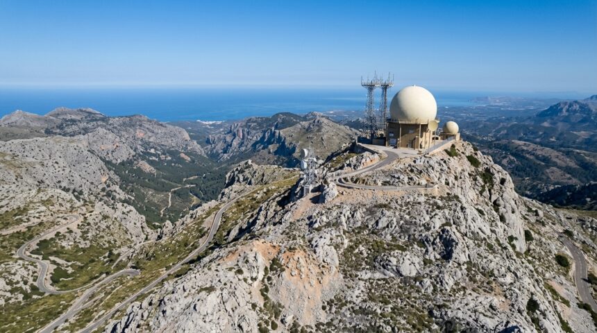 OVNI Mallorca EL MISTERIO DE LOS RADARES DE PUIG MAJOR EN MALLORCA: EL EXPEDIENTE OVNI DE DEFENSA QUE INVESTIGÓ LAS HISTORIAS SOBRE EL EVA-7